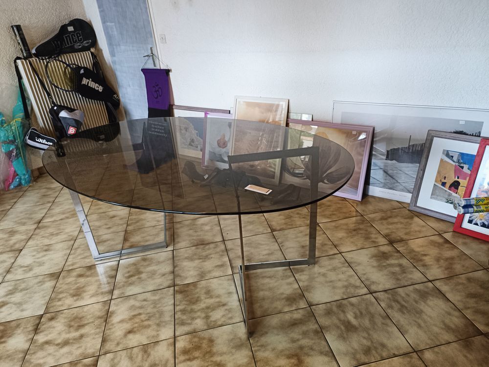 Table moderne en verre fum&eacute; Meubles