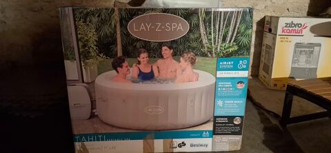 Tres bonne affaire Jaccuzi lay-z-spa tahiti  600 Charroux (86)
