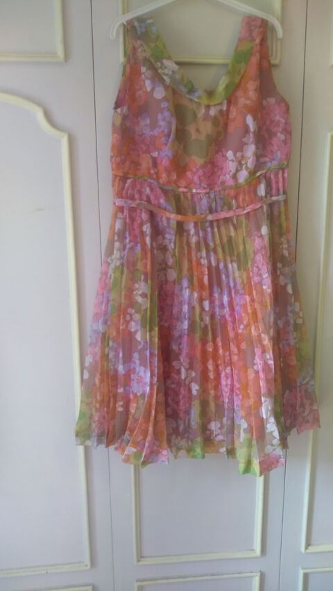 Robe d'�t� VINTAGE ann�es 1960, cr�pe de soie 80 Roquefort-les-Pins (06)