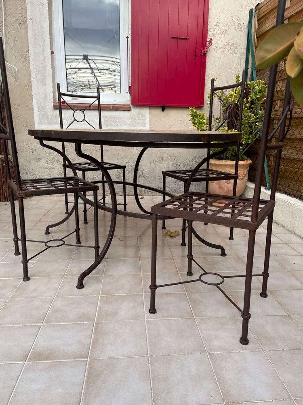 Table marocaine fa&iuml;ence, fer forg&eacute; et 4 chaises fer forg&eacute; Meubles