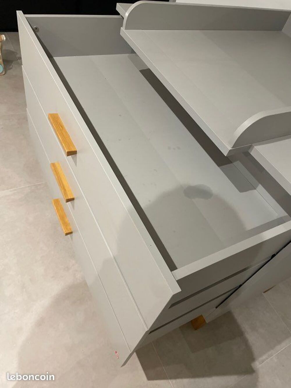 Meuble table &agrave; langer Meubles