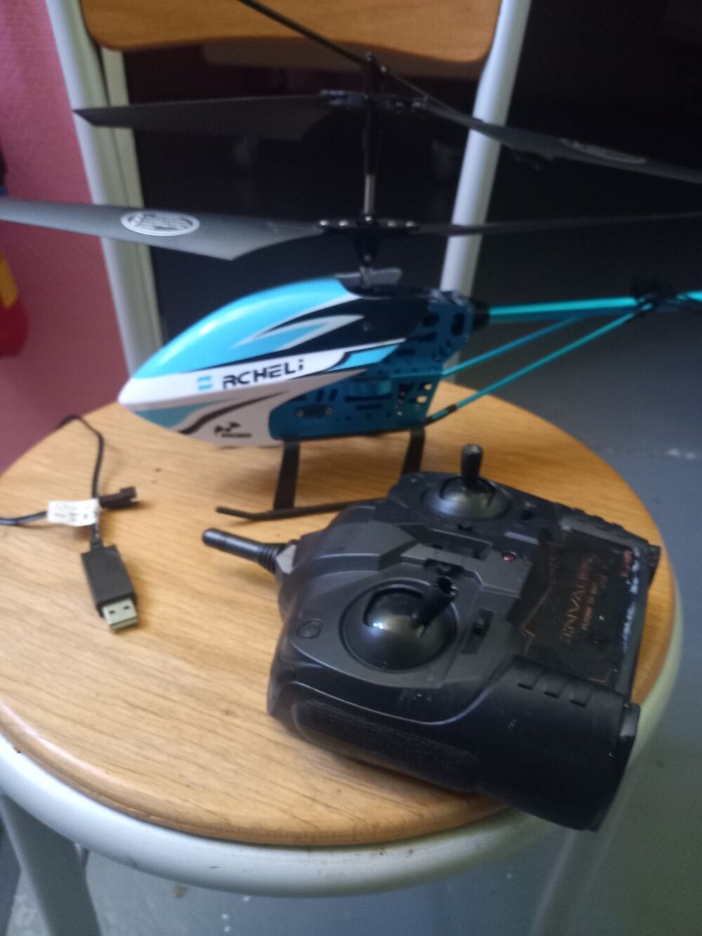 H&eacute;licopt&egrave;re RC bleu E-HELI avec accessoires Jeux / jouets