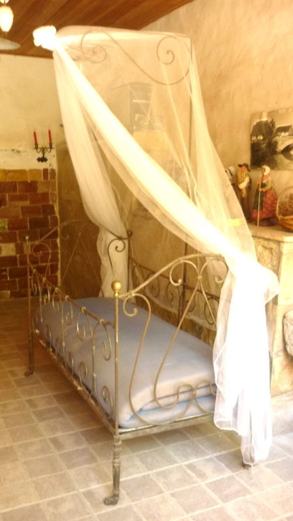 Tr&egrave;s beau lit m&eacute;tallique ancien pour enfant Meubles
