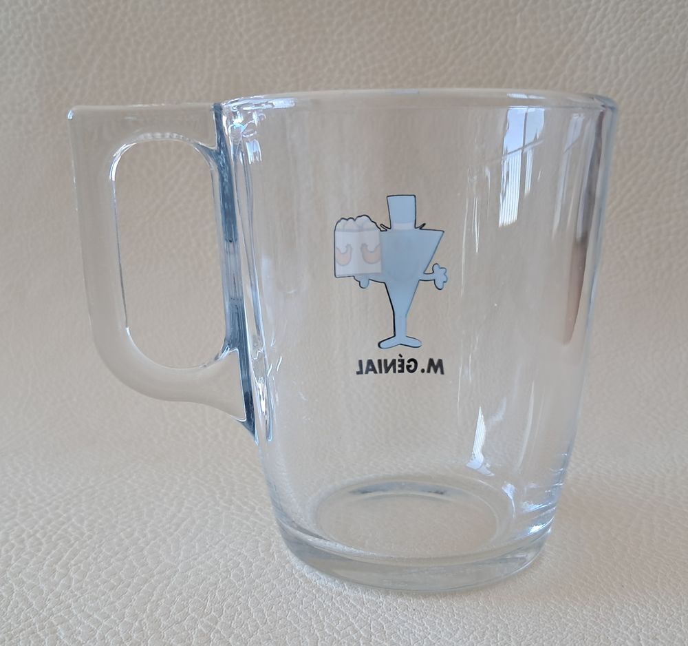 Mug tasse en verre transparent repr&eacute;sentant monsieur g&eacute;nial 