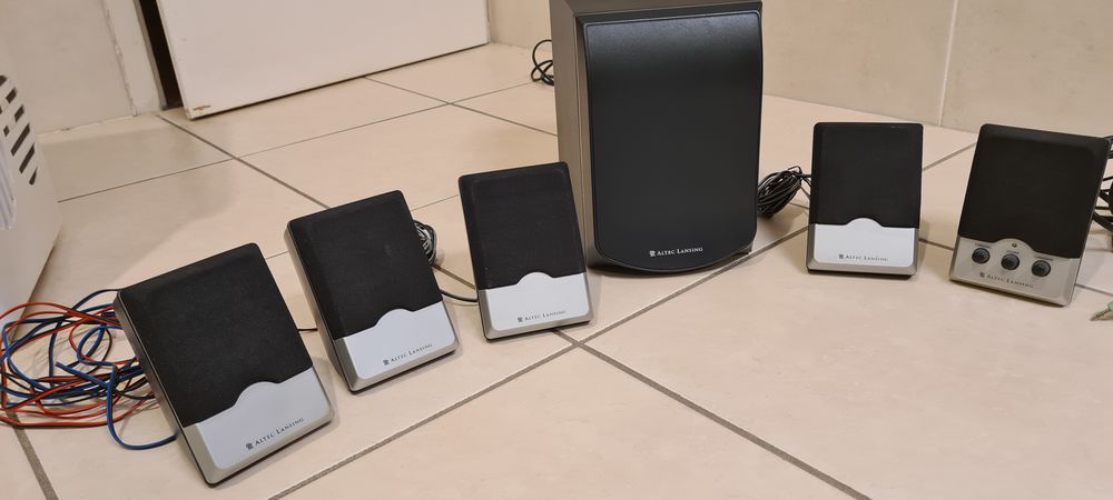 Caisson de basse et 5 satellites connexion jack Audio et hifi