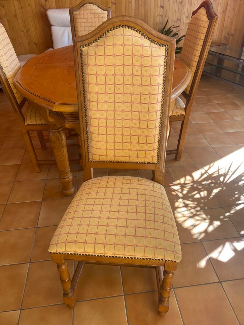 1 table et 6 chaises Meubles