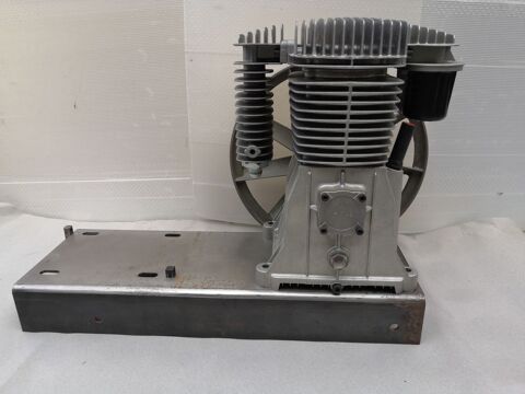 Compresseur d' AIR  NEUF  et r�servoir de 200 litres   NEUF  640 Villevaud� (77)