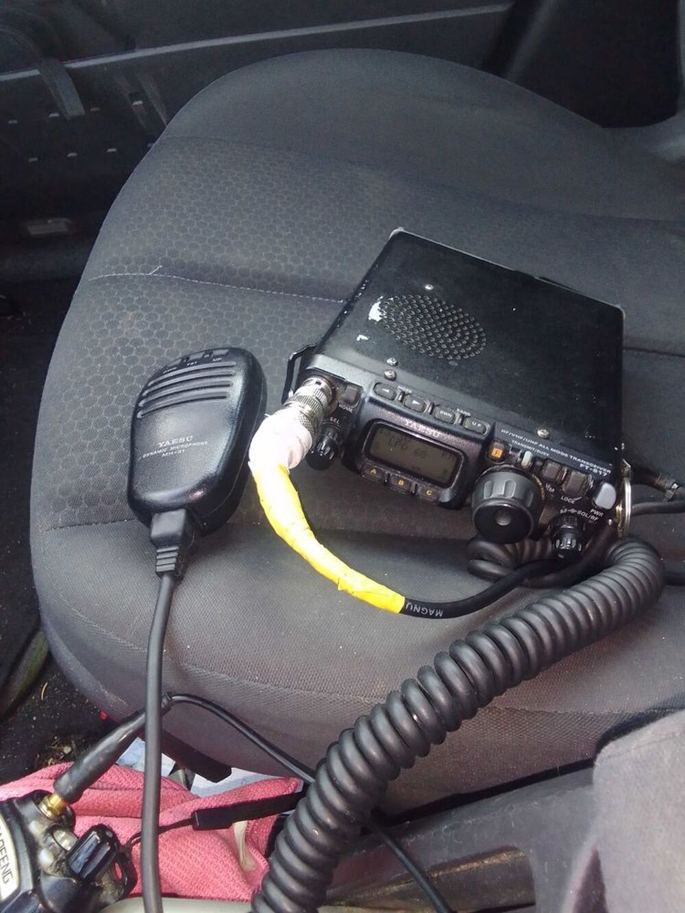 poste yaesu 817 complet marche tr&egrave;s bien 