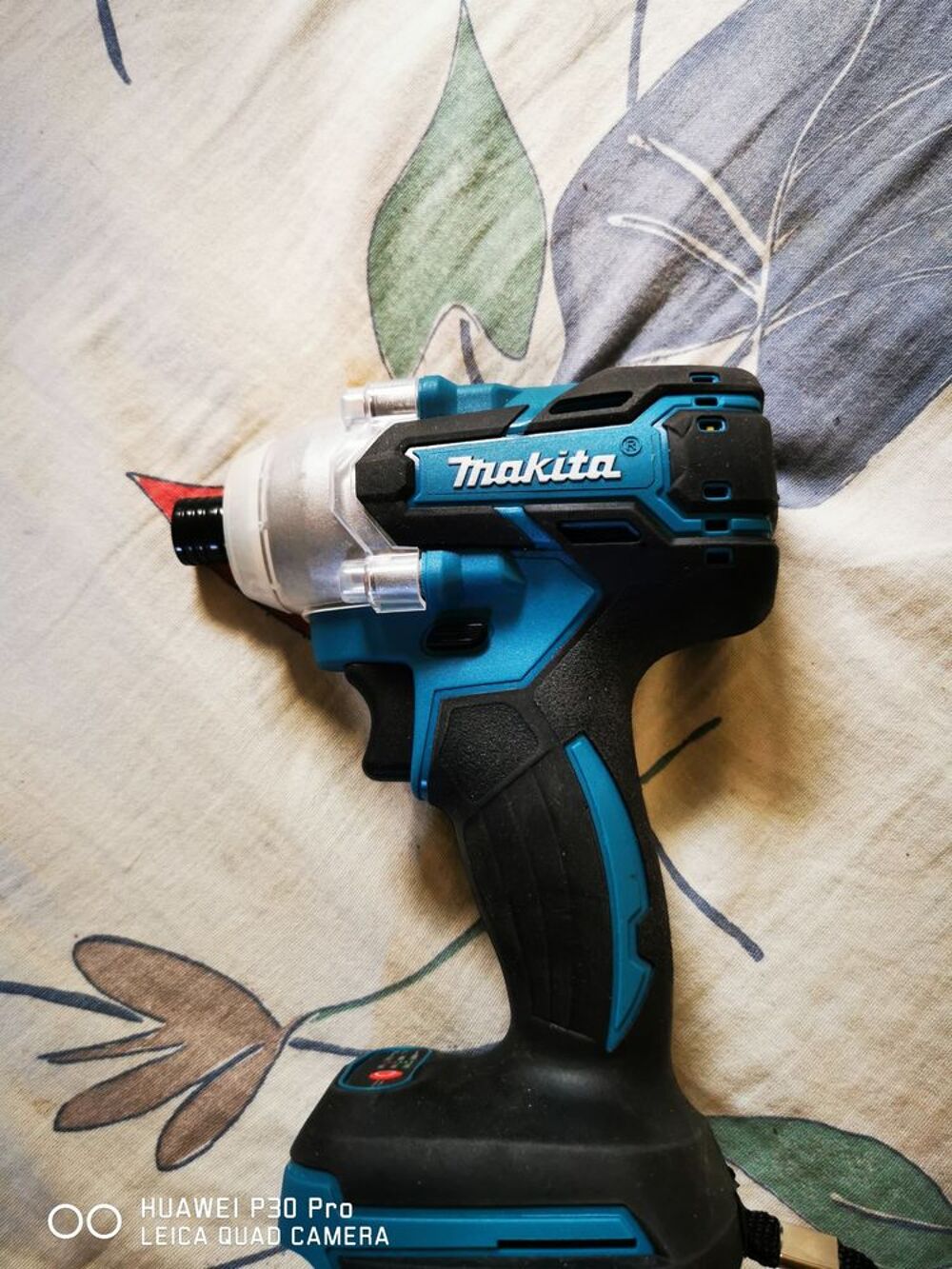Cl&eacute; &agrave; choc makita 18v sans batterie ou avec Bricolage
