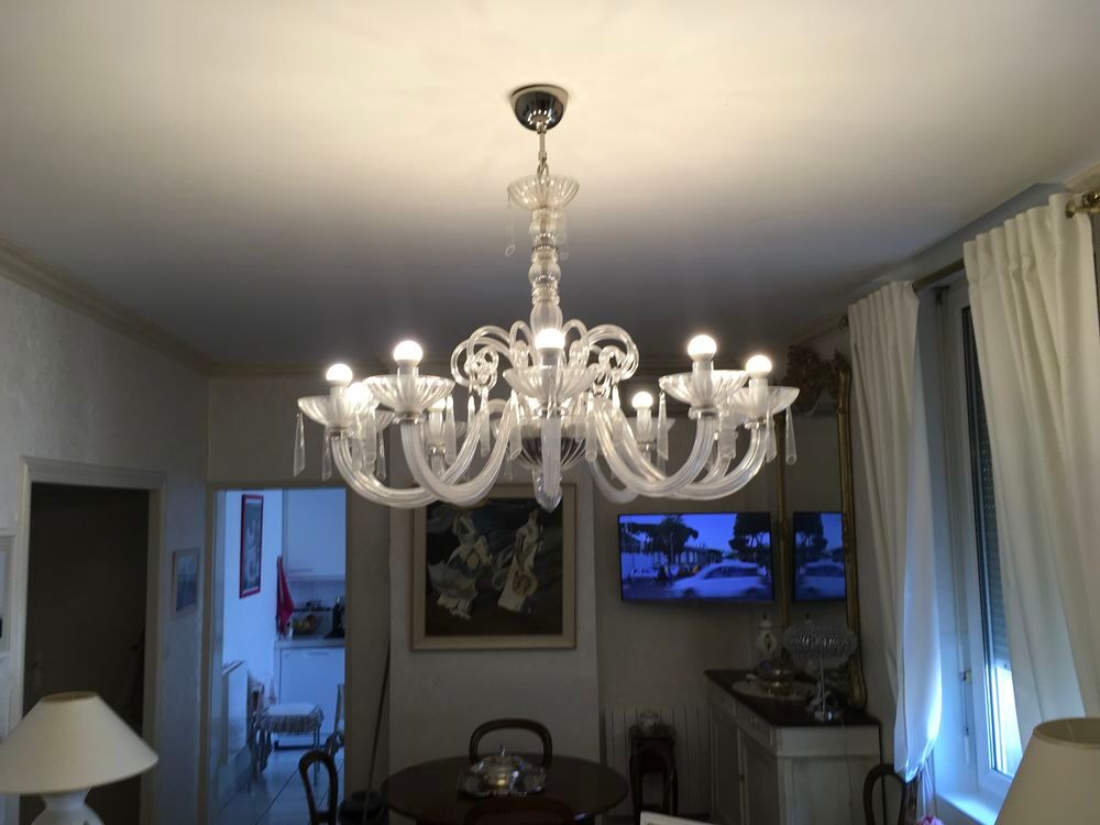 superbe lustre verrerie &eacute;tat neuf largeur110Cms pr&eacute;voir hauteur plafond minimum 2m80 suite d&eacute;m&eacute;nagement avec plafonds &agrave; 2m50 actuellement emball&eacute; d&eacute;mont&eacute; pour transport achet&eacute; 1.800&amp;euro; magnifique pi&eacute;ce Décoration