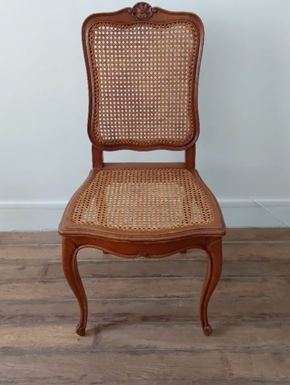Chaise cann&eacute;e style Louis XV Meubles