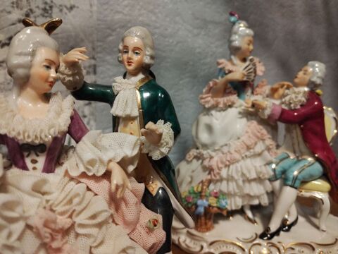 Magnifique figurine en biscuit de porcelaine.
Anne 1960.
825 Ramonchamp (88)