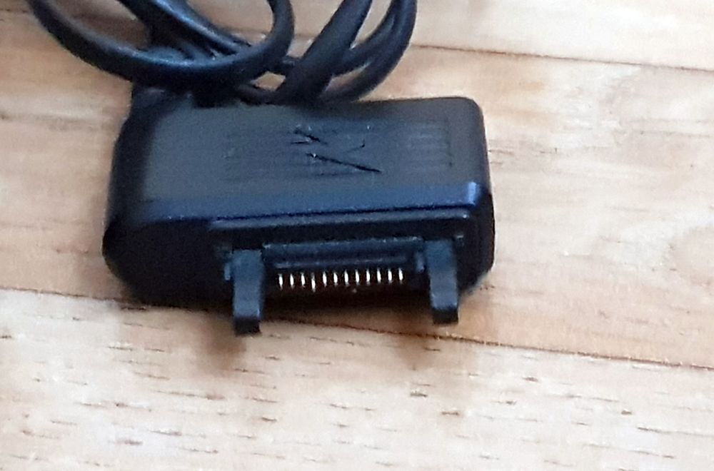 Chargeur d'origine Sony Ericsson CST-75 Tlphones et tablettes