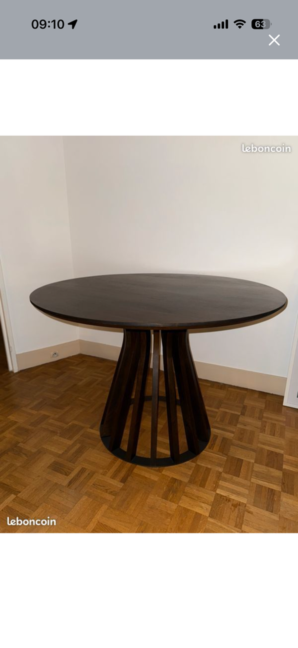 table &agrave; manger en bois de noyer Meubles