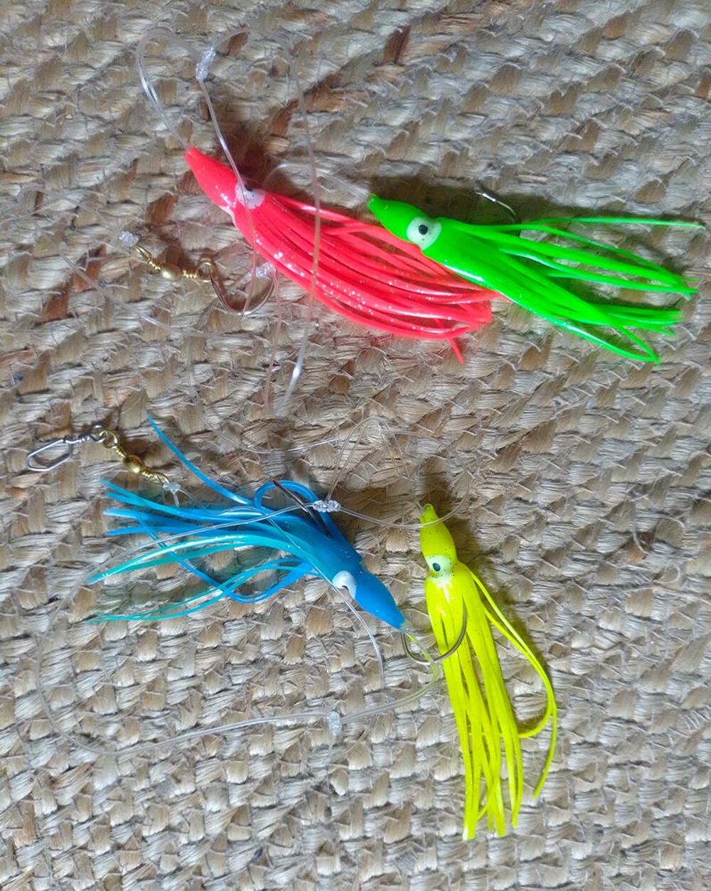 18 leurre souple de p&ecirc;che &agrave; la tra&icirc;ne avec hame&ccedil;ons Sports