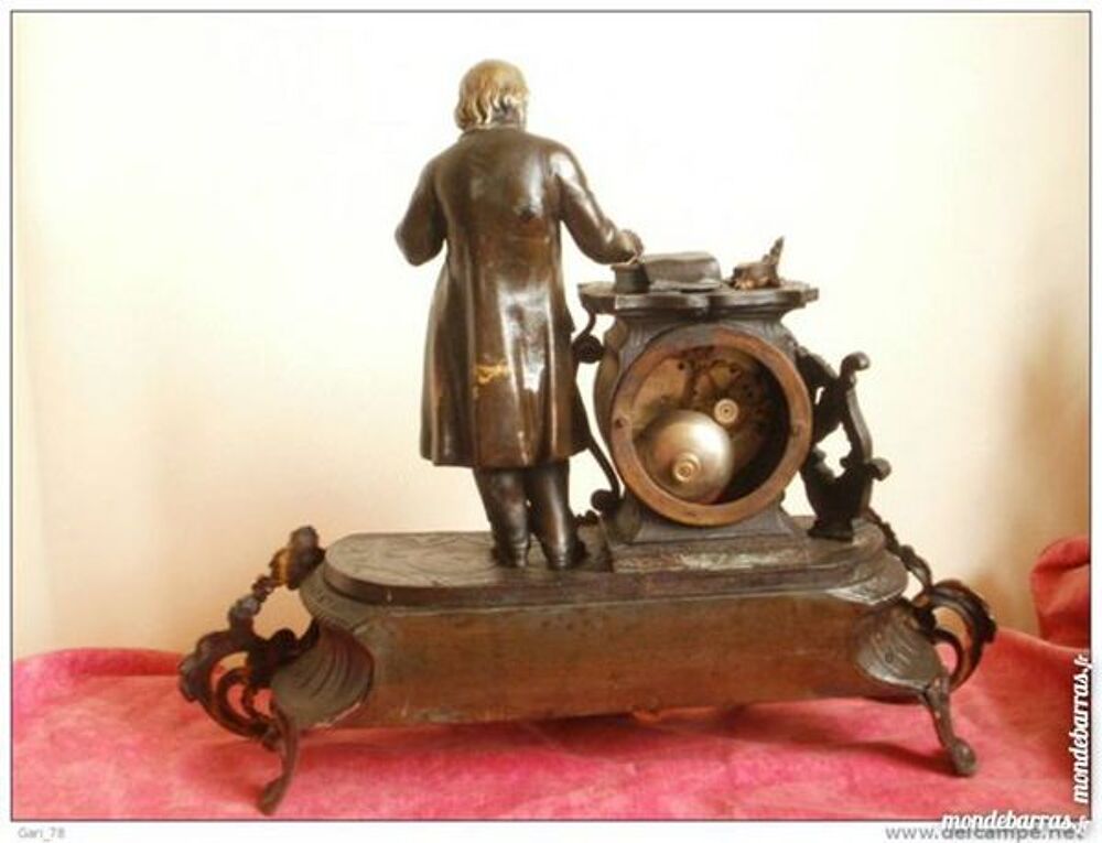 PENDULE C. DETOUCHE fournisseur de l'Empereur, Décoration