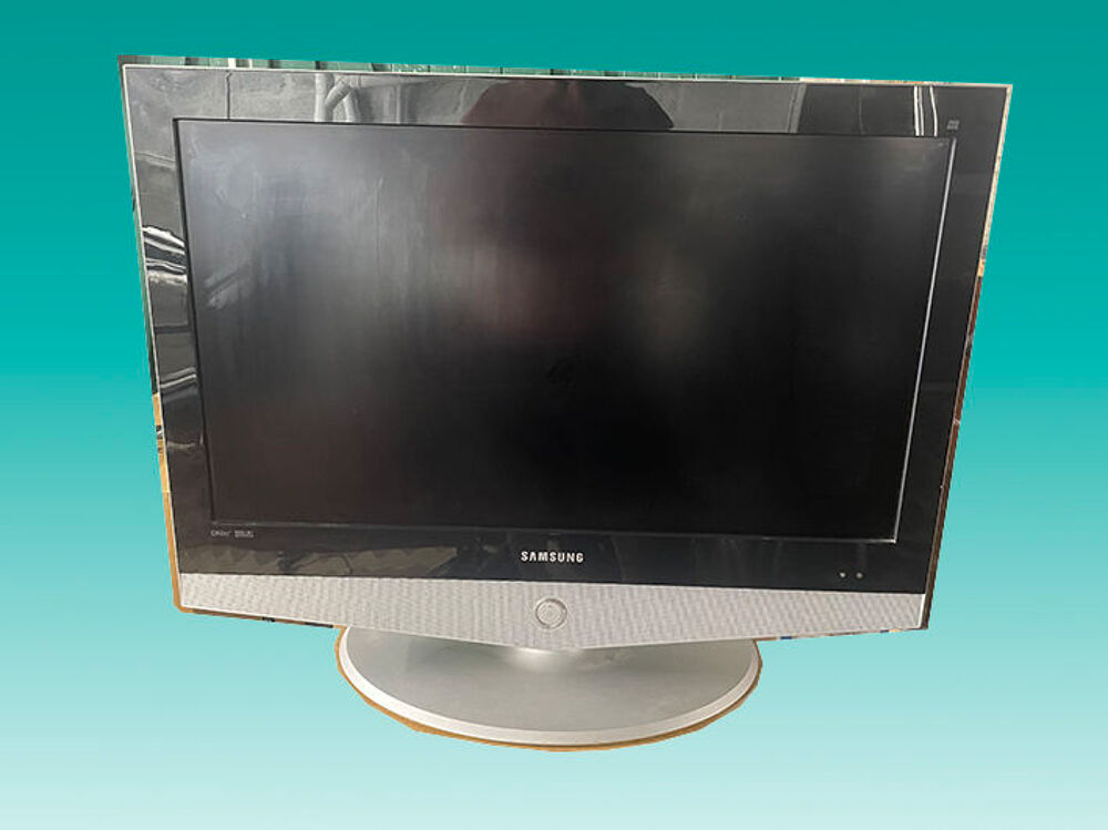 T&Eacute;L&Eacute;VISEUR SAMSUNG LCD LE32R51B Photos/Video/TV
