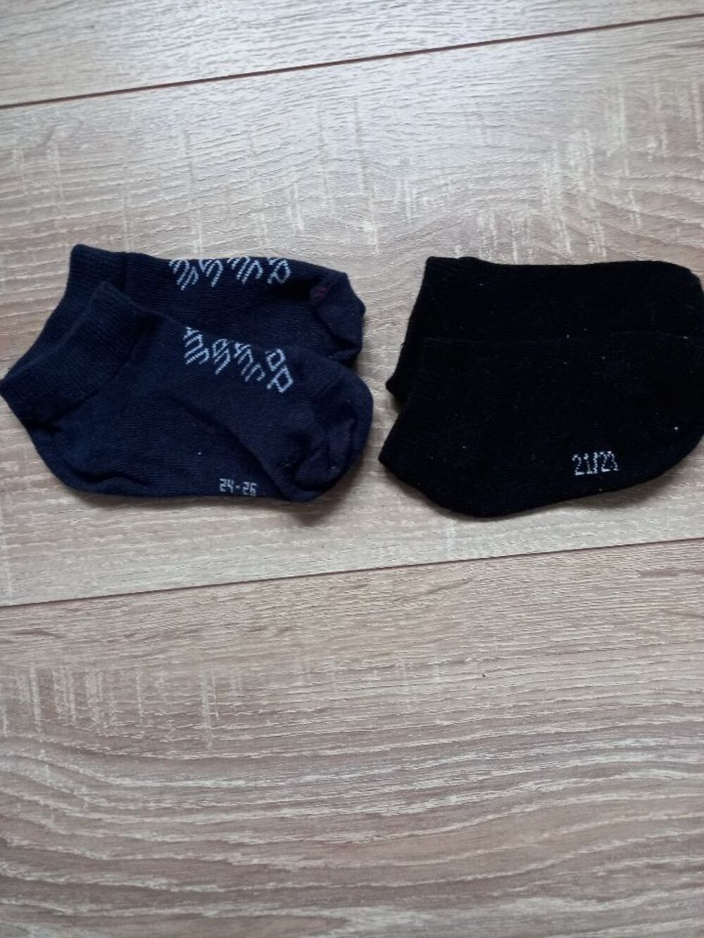 lot de 2 paires de chaussettes taille 21-23 et 24-26 Vêtements enfants