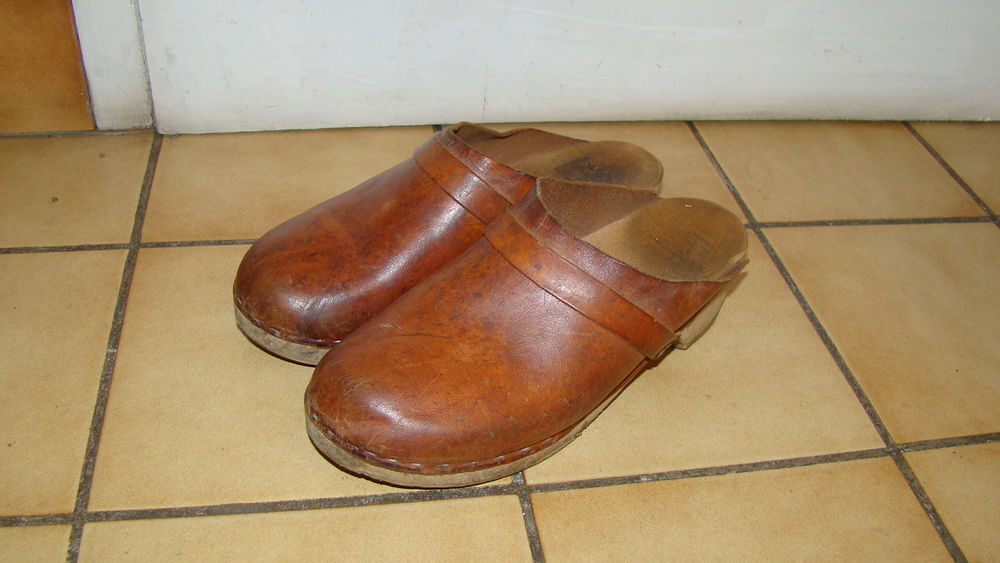 Paire de sabots su&eacute;dois vintage - homme T.42 
Chaussures
