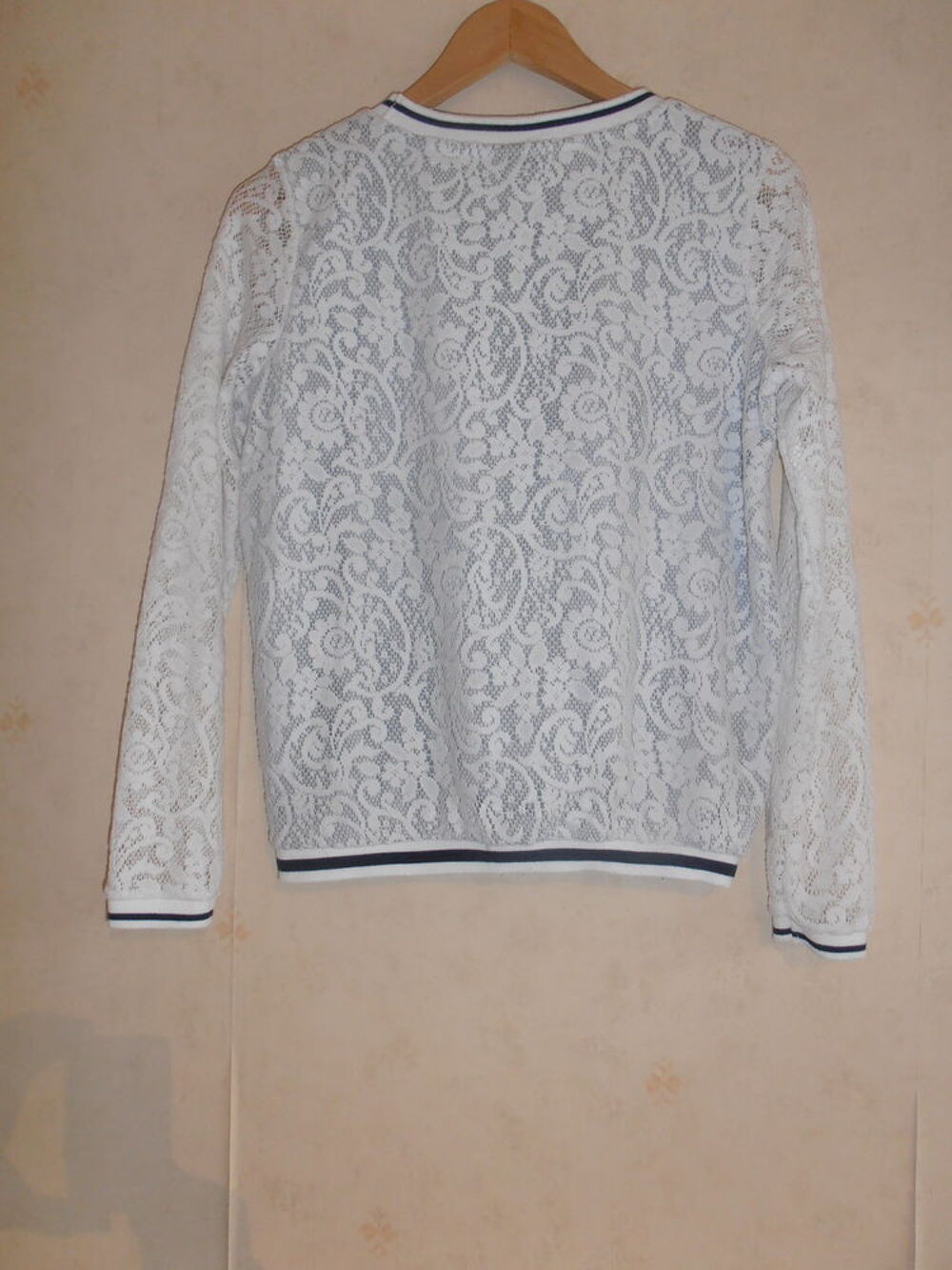 Pull dentelle doubl&eacute;
Vtements