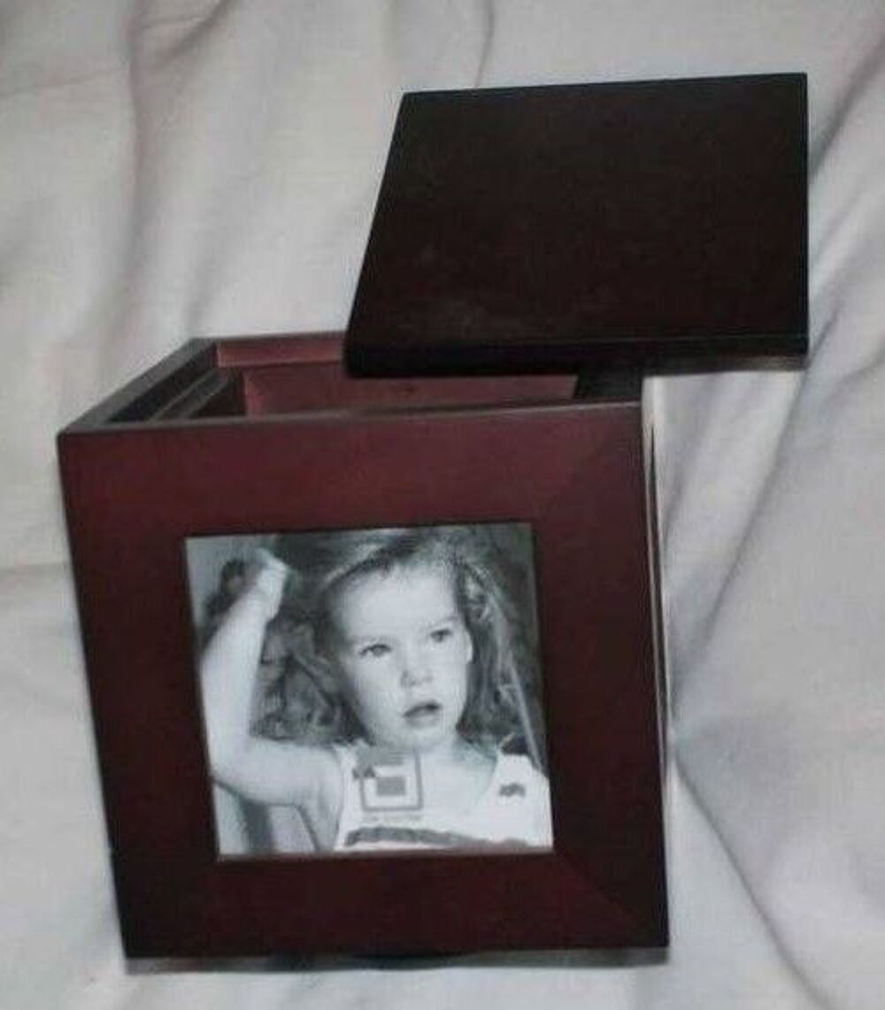 Cadre photos sur socle, forme en cube Décoration