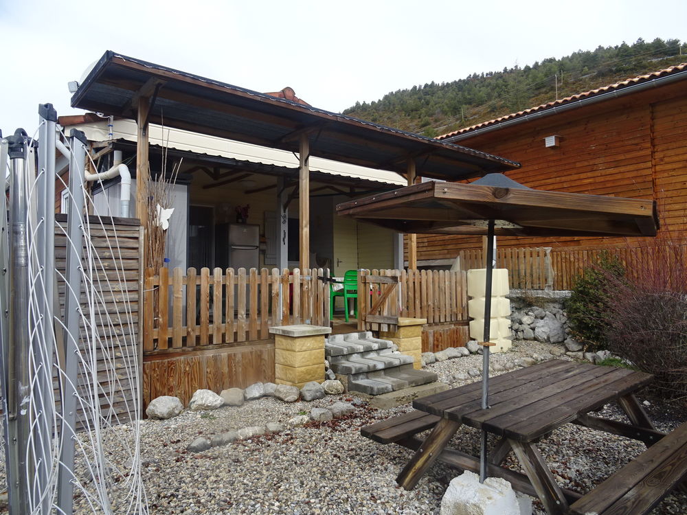 Vente Chalet Habitation lgre de type chalet avec terrasse dans parc rsidentiel Castellane