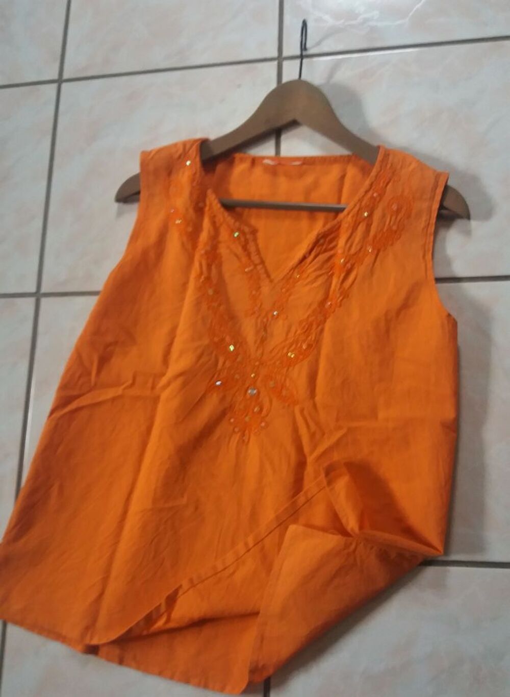 haut orange esprit boh&egrave;me brod&eacute; - strass &eacute;tat neuf - T 40 Vêtements
