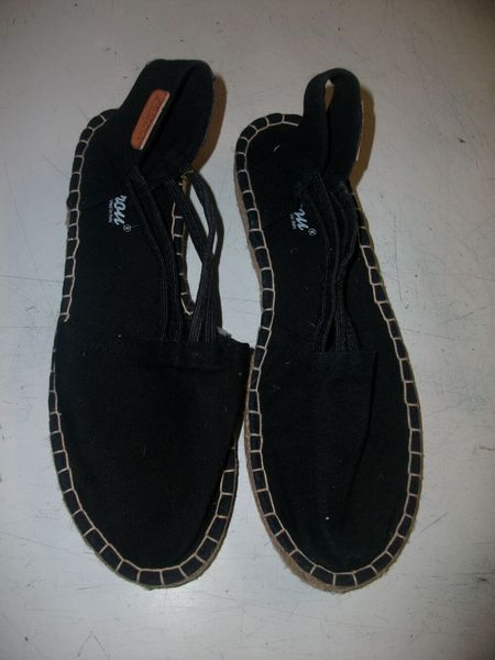 Sandales en espadrilles Noir pt 38-neuves- &agrave; 4 € Chaussures