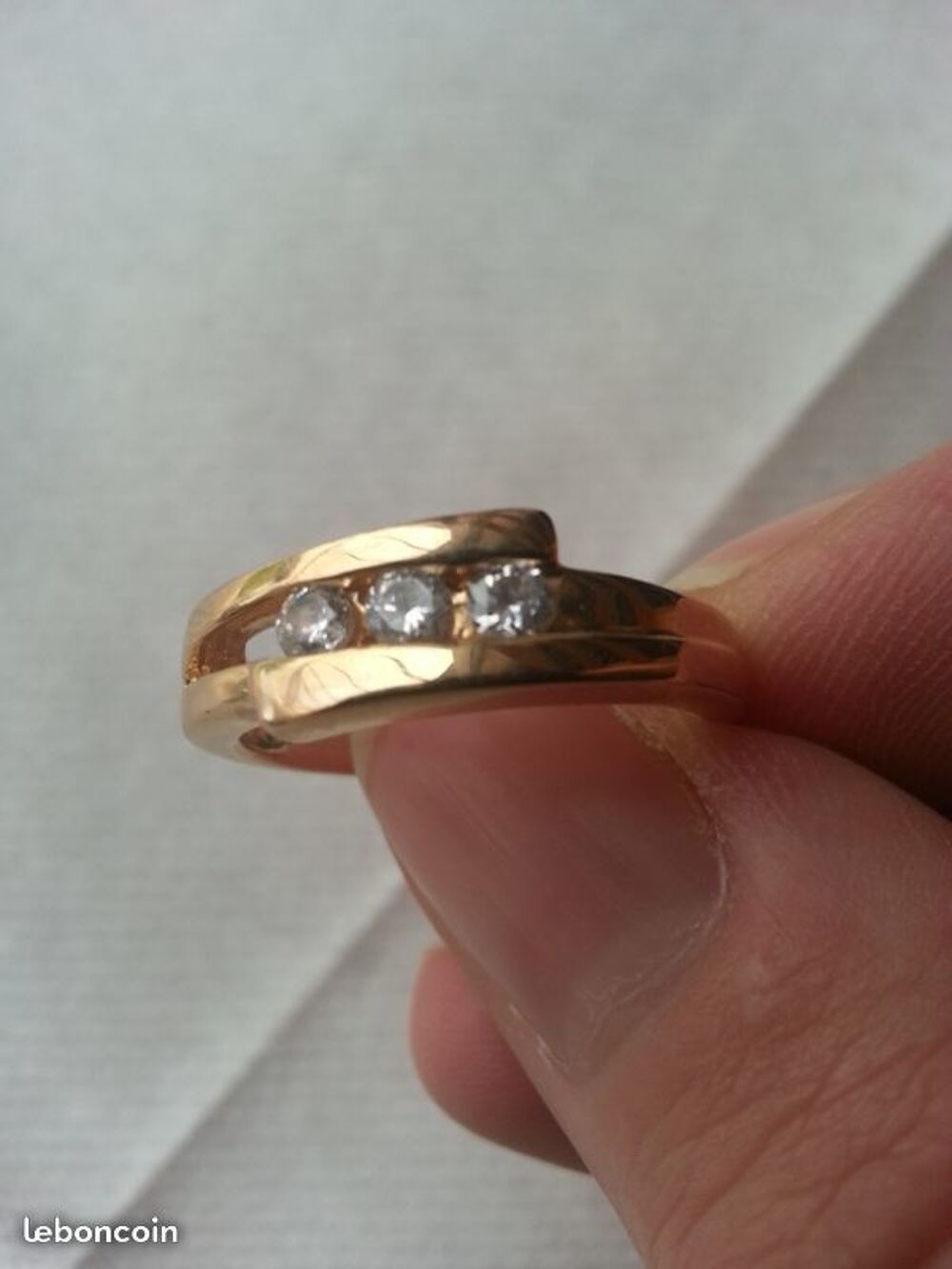 Bague en plaqu&eacute; or / Pierres de zirconium Bijoux et montres