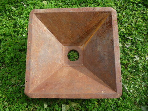 Entonnoir agricole/industriel en fer (NT)
45 Castres (81)