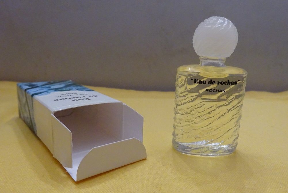 FLACON MINIATURE de collection EAU DE 