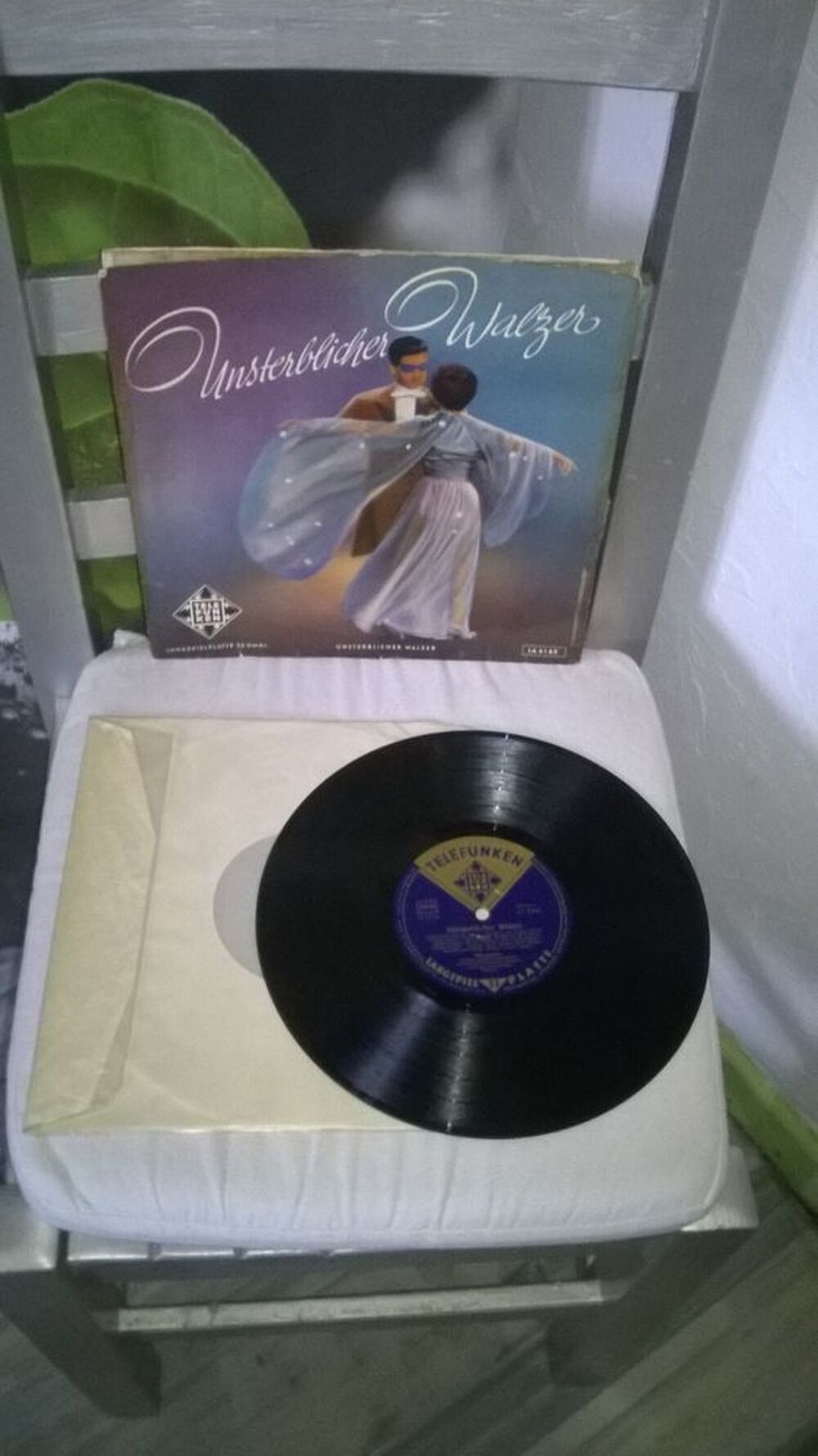 Vinyle B&eacute;la Sanders Und Sein Gro&szlig;es Tanzstreichorchester
Un CD et vinyles