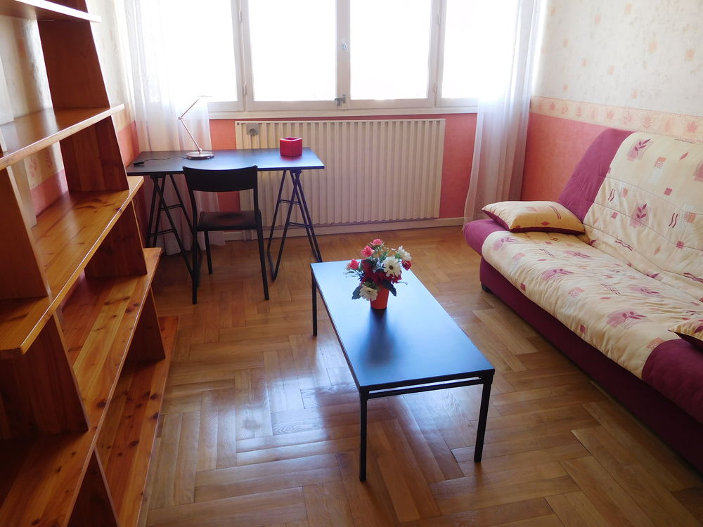 Location Appartement T1 meublé à Ste Foy les Lyon au calme dans un parc Sainte-foy-lès-lyon