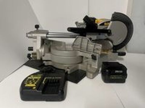   SCIE A ONGLET DEWALT 24 VOLT JAMAIS UTILISER 
PLUS UNE LAME  