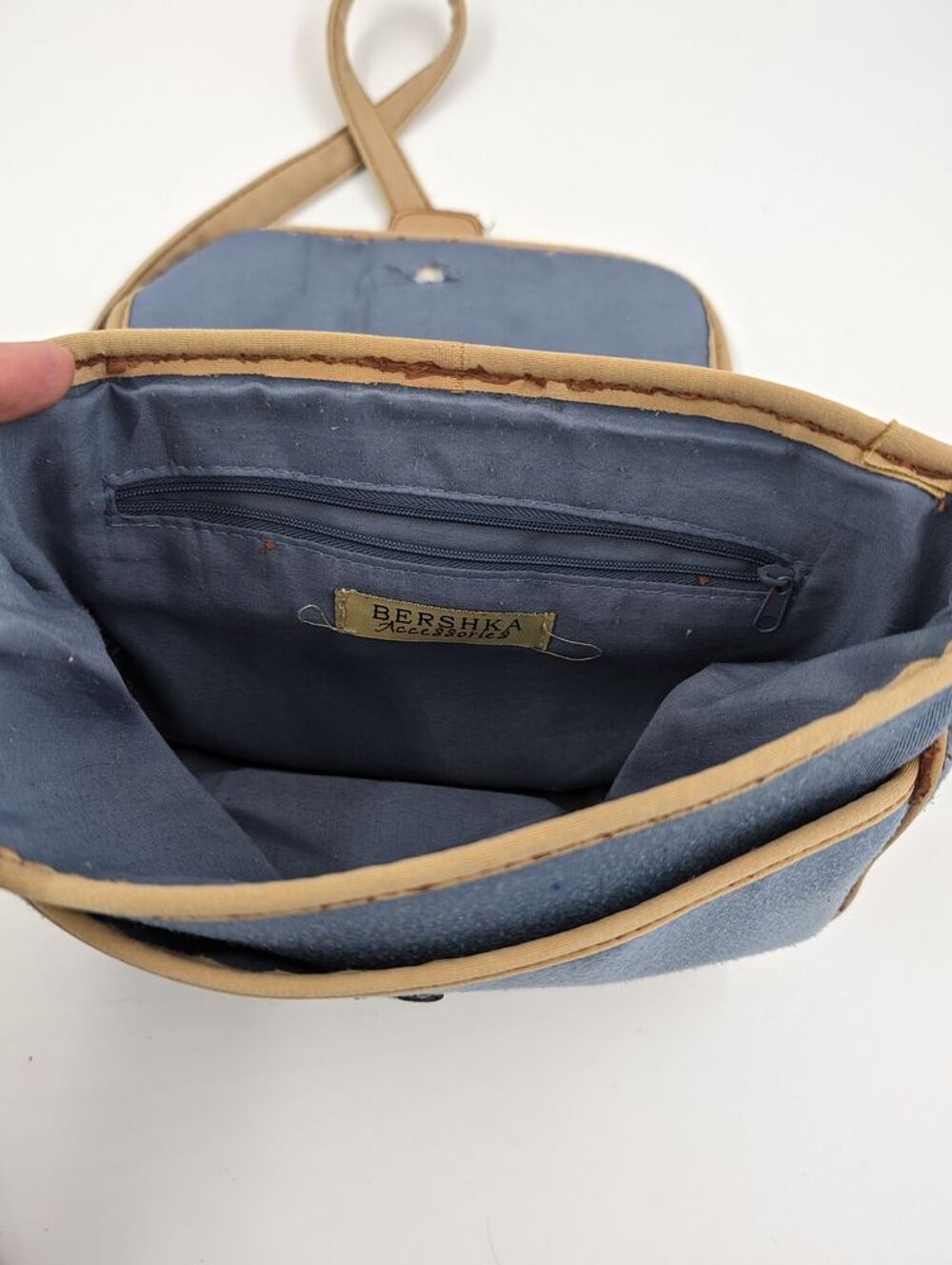 Sacoche Bandouli&egrave;re Bershka bleue et beige Maroquinerie