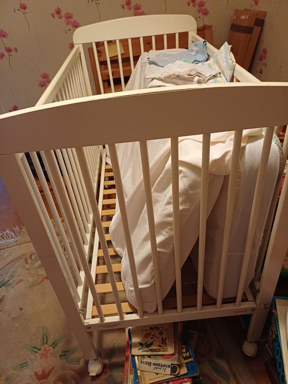 Lit b&eacute;b&eacute; &agrave; barreaux et matelas Mobilier enfants