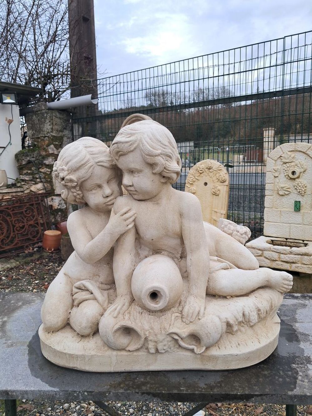 Statue deux anges &agrave; la cruche, en pierre reconstitu&eacute;e avec sortie d'eau Décoration