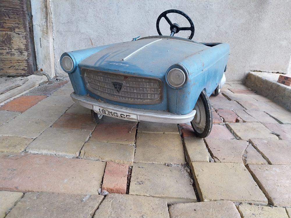 Voiture &agrave; p&eacute;dale 404 PEUGEOT 