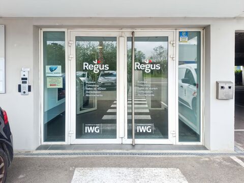 Louez un grand espace de bureau pour 50 personnes &agrave; Marignane, Floricity 13366 13700 Marignane