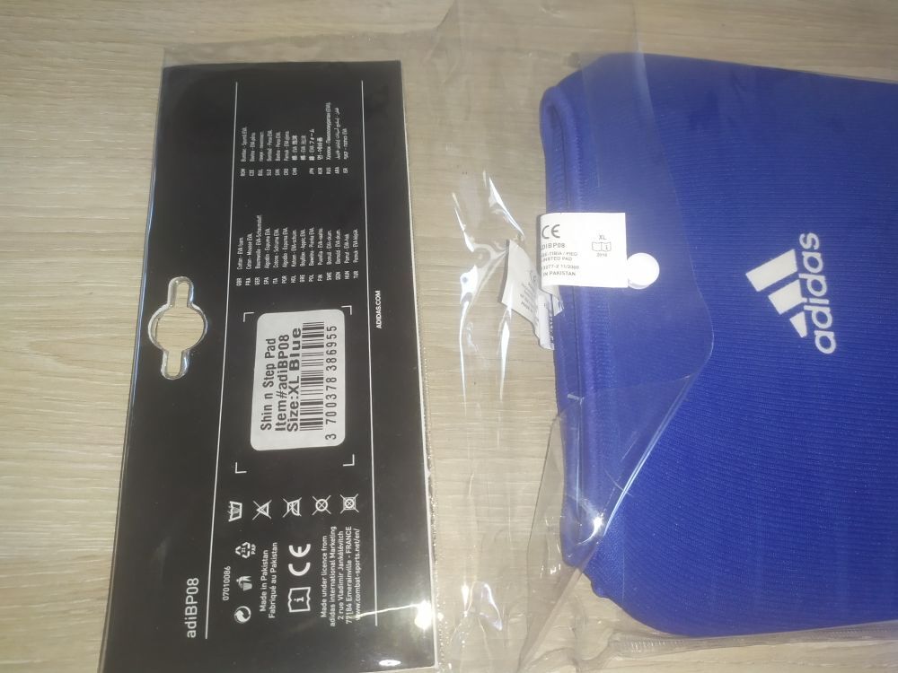 prot&egrave;ge tibia de marque Adidas Sports
