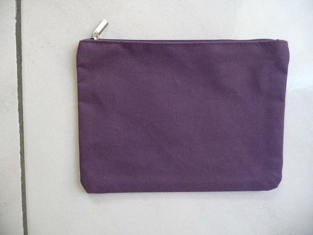 Trousse violette NEUVE Maroquinerie