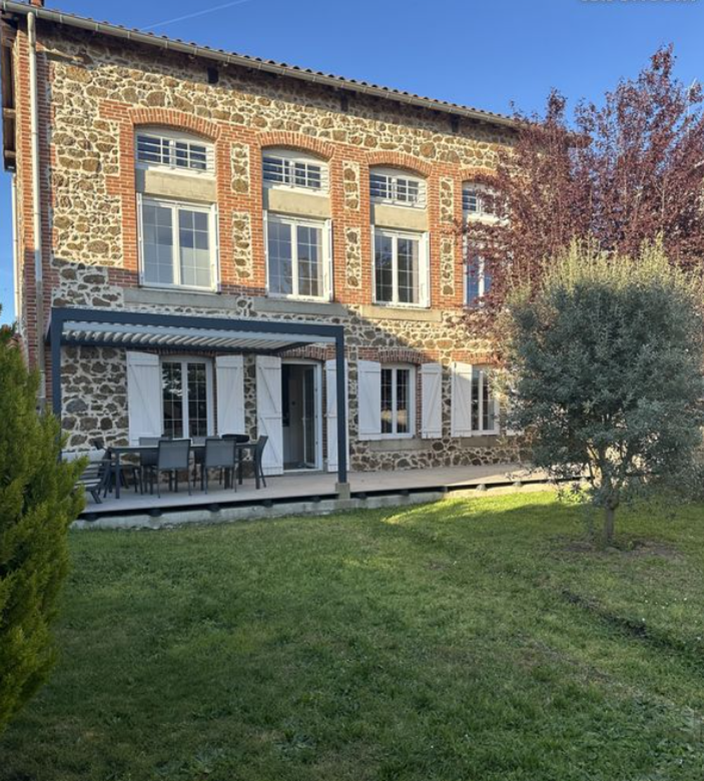 Vente Maison Maison rénovée 6 pièces - 178 m² Aveizieux