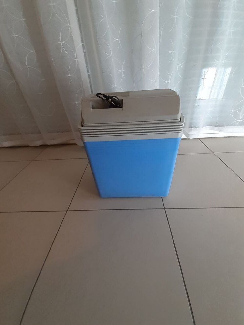 Glaci&egrave;re &eacute;lectrique 27 L , 12/220 V avec transfo Bricolage