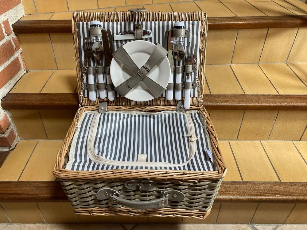 Panier de pique-nique pratique pour 4 personnes - Neuf. Sports