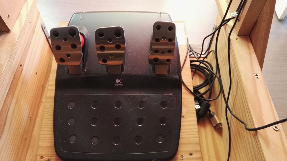 Volant logitech g27 + siege baquet Consoles et jeux vidos