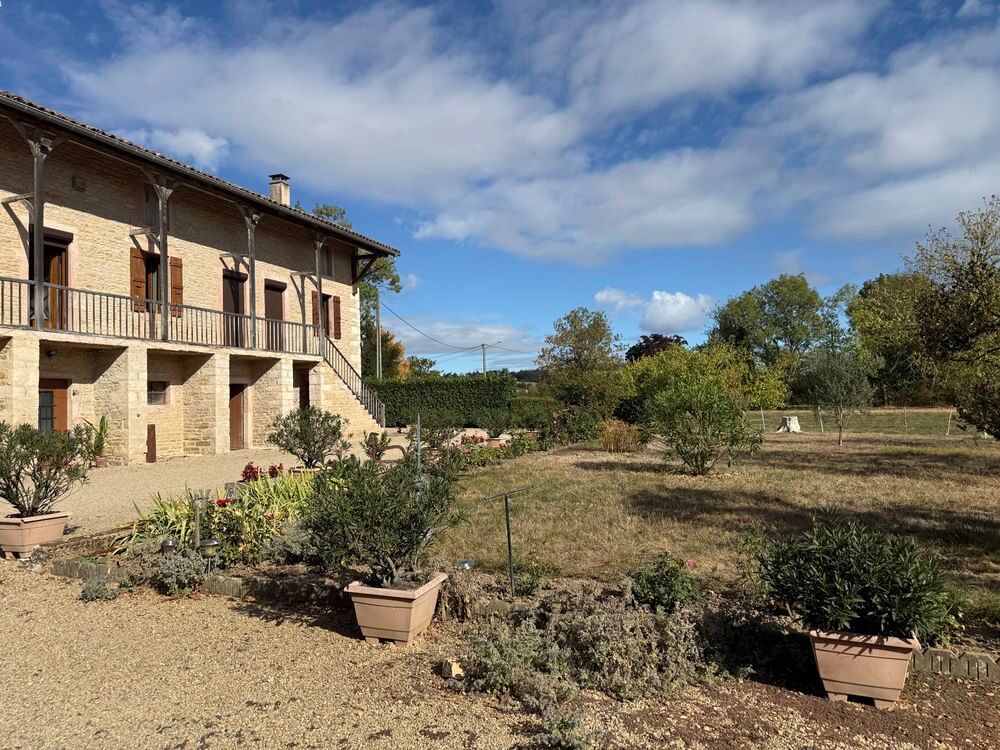 Vente Maison MAISON VIGNERONNE AVEC GALERIE, DÉPENDANCES ET VASTE TERRAIN Tournus