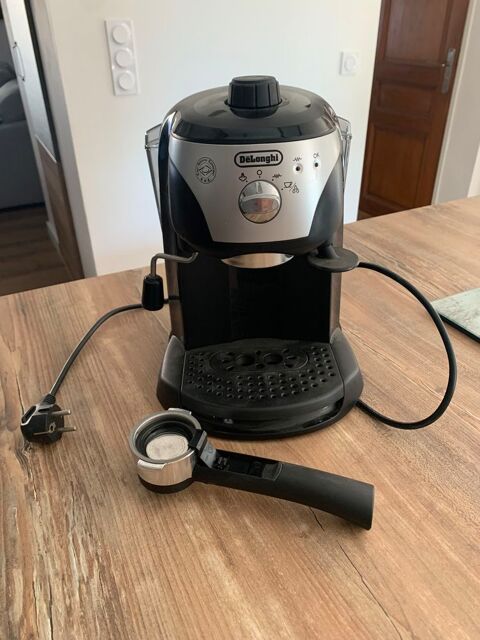 Cafetière machine à expresso  DeLonghi  EC221.B 40 Saleilles (66)