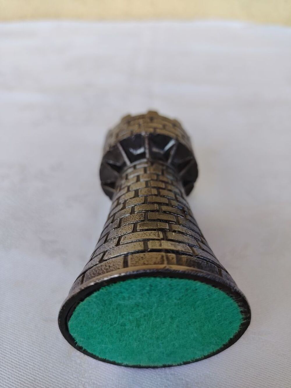 Briquet de table tour cr&eacute;nel&eacute;e
