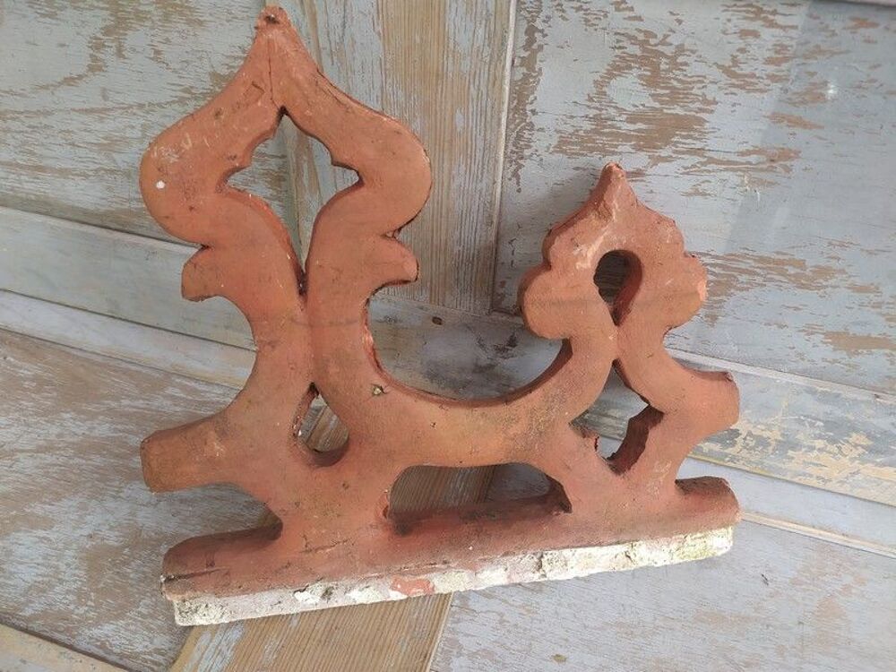 Ancienne Cr&ecirc;tes de Faiti&egrave;re en Terre Cuite Vierzon-Forges 
