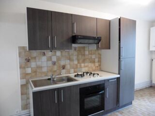  Appartement à louer 4 pièces 85 m²